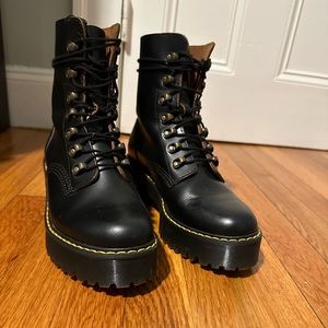 Doc Marten Leona